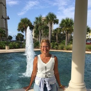 Meet your Posher, Gena